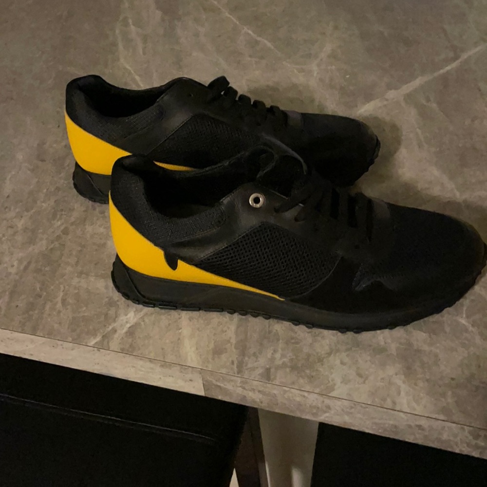 Brand New Fendi Sneakers Size 11 Men Never worn